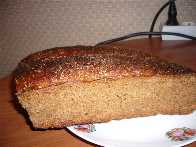 Pan de centeno sobre masa madre de kéfir por el método de fermentación larga.
