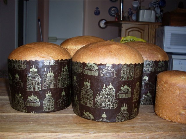 Kulich with French sourdough