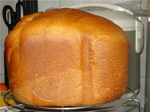 Pan de crema agria en una máquina de hacer pan