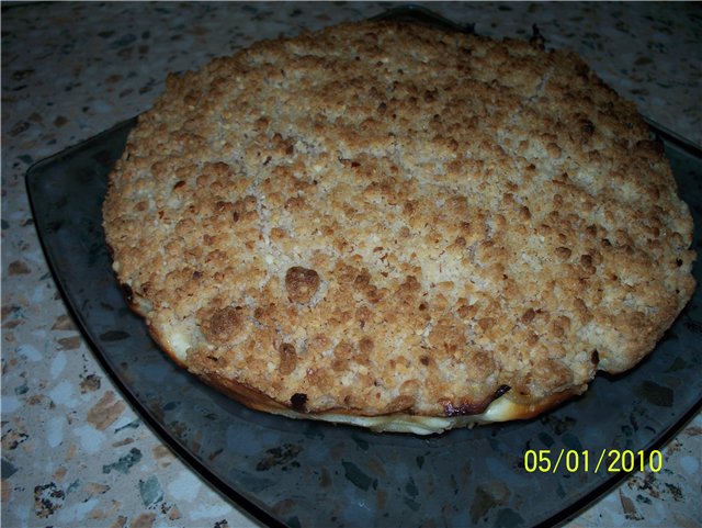 Cottage cheese-apple pie with streusel