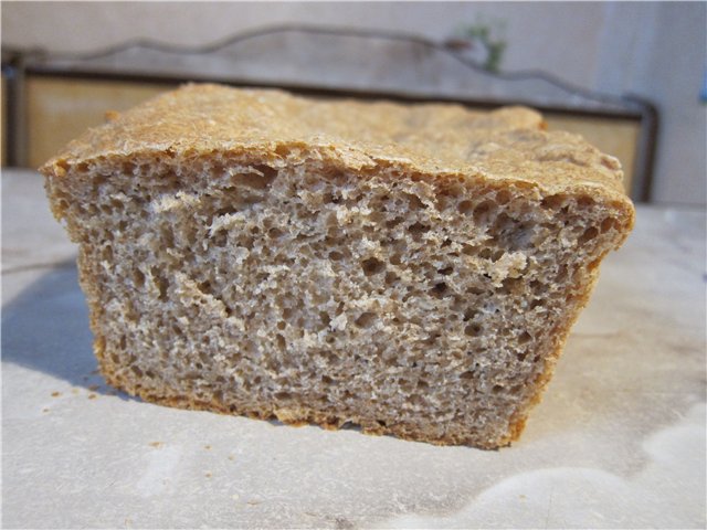 Bread with whole grain flour and apple in the oven