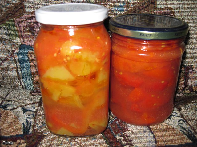 Sweet pepper lecho with tomatoes (Hungarian lecso)