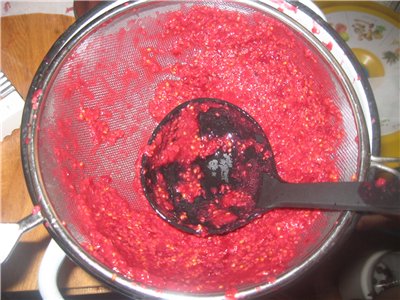 Pastila from a mixture of berries (red and black currant + raspberries)