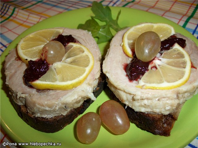 Pork roll with cranberries in beer (Cuckoo 1054)