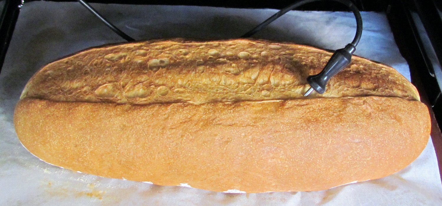 Italiaans deegbrood in de oven