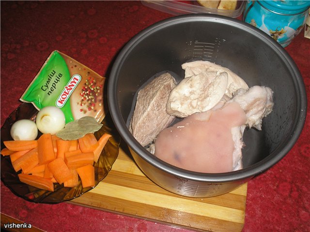 Galaretowate mięso (galaretka) w powolnej kuchence