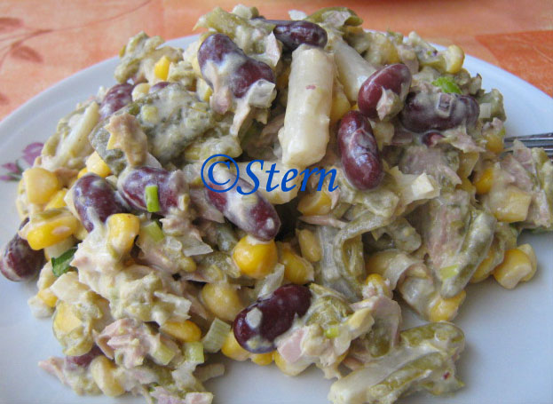 Tuna salad with canned vegetables