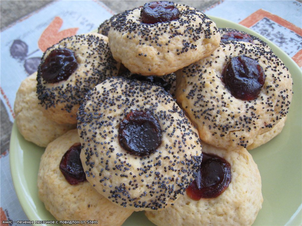 Shortbread cookies with jam