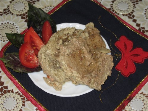 لحم الخنزير في صلصة كريمة الخردل الحامضة في أورورا متعددة الطهي