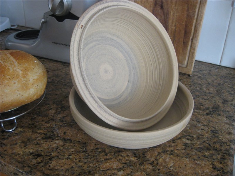 Stampi in ceramica, tappi, piatti, vassoi per la cottura del pane