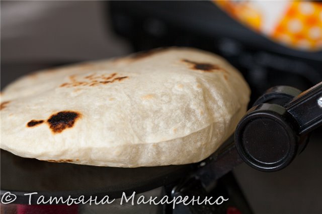 Tortilla Maker or tortilla maker. Chapatit or flatbread maker