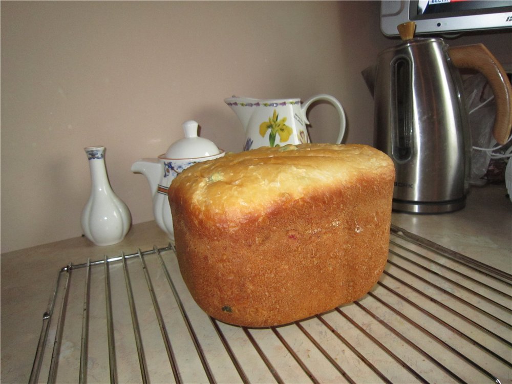 White bun for tea with candied fruits (Pina Colada) (bread maker)