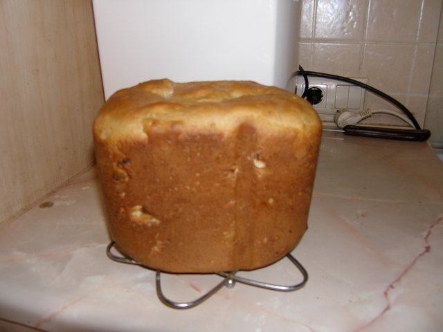 לחם עם שזיפים מיובשים ואגוזים (יצרנית לחם)