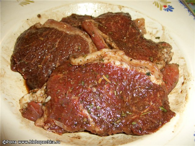 قطع لحم الضأن في تتبيلة حارة.