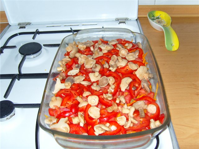 Chicken fillet baked with vegetables