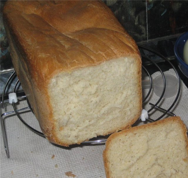 Pan de soda francés en una máquina de pan
