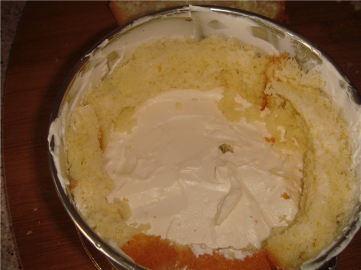 Cortar la galleta en tartas y nivelar la tarta