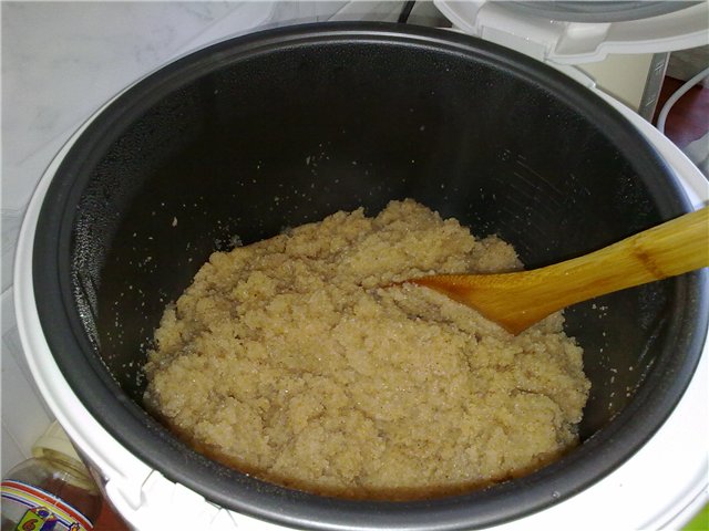 Semolina porridge for the Sands of the Sahara garnish in a Panasonic multicooker