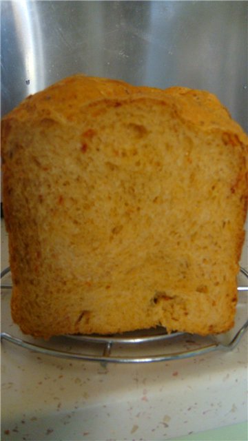 Brood met tomaten en kaas (broodbakmachine)