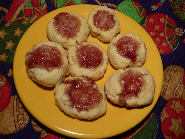 Biscotti di pasta frolla con marmellata