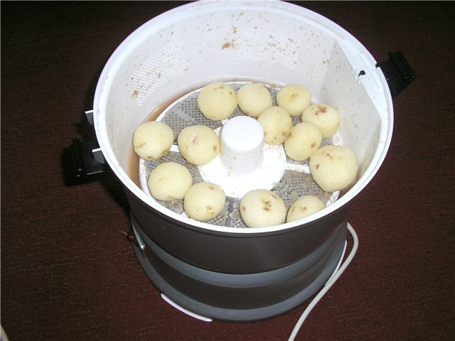 Electric potato peeler