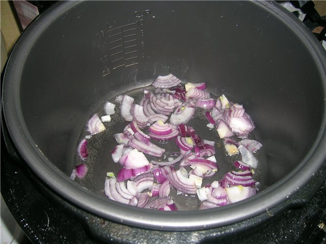 Coniglio ai funghi in salsa cremosa (pentola a pressione Polaris 0205 AD)