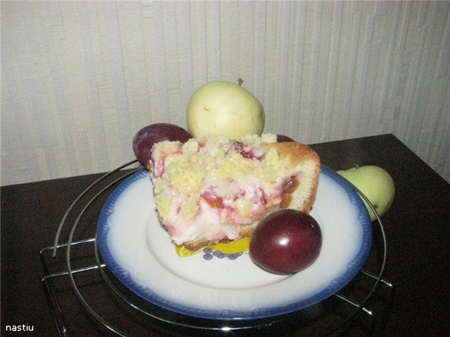 Pie with plums and streusel (according to Johann Lafer)