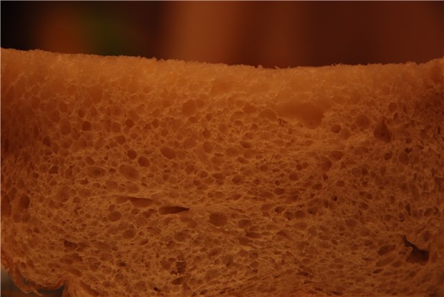 Snel brood met griesmeel in een broodbakmachine