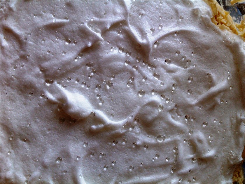 פשטידת גבינת קוטג 'עם מרנג דמעות של מלאך (מותג מולטי-קוקר 37501)