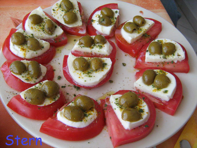 Tomatoes with mozzarella and olives