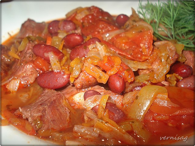 Meat with beans in Cuckoo 1051
