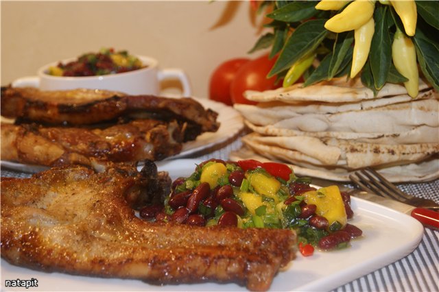 Grilled glazed pork chops with Mexican-style salsa