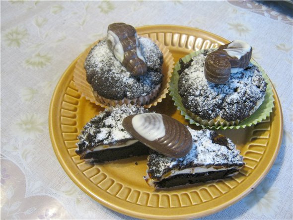 Csokoládé túrós-kókuszos sütemények