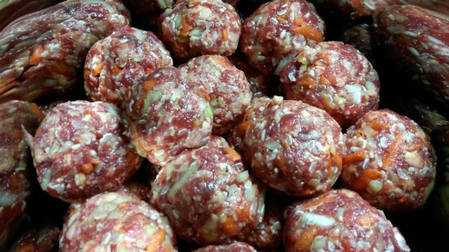 Minced beef meatballs in tomato sauce (Steba multicooker)