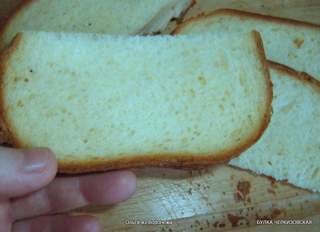 Cherkizovskaya-broodje volgens GOST in een broodmachine