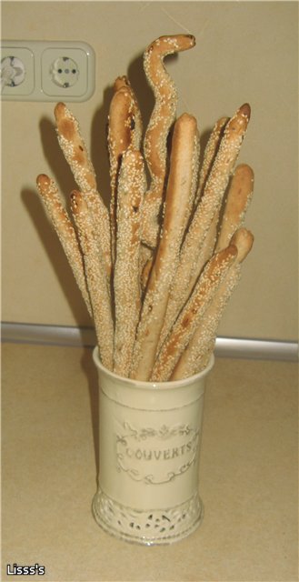 Wheat-rye grissini with onions and sesame seeds