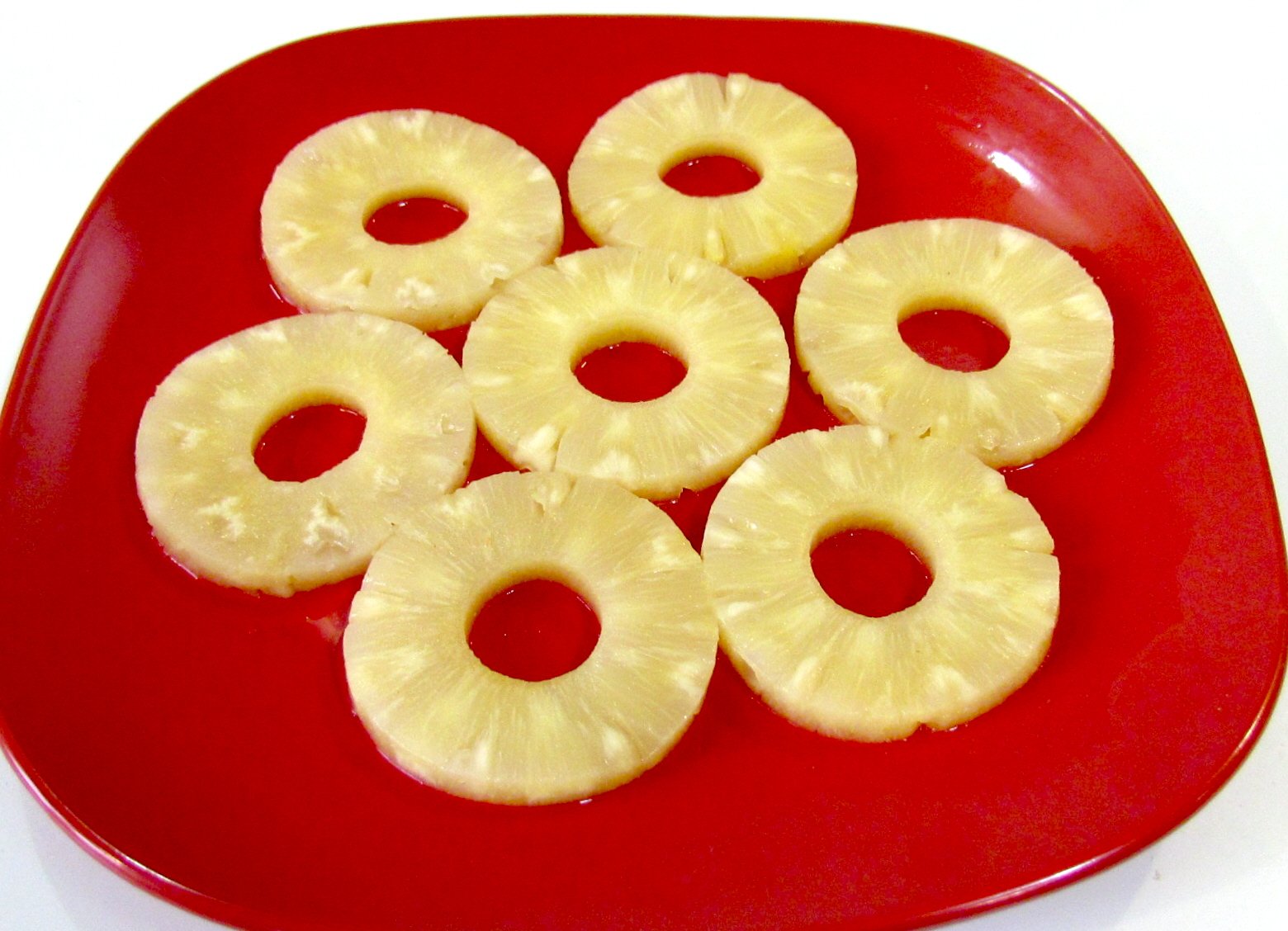 Dessert buns with canned pineapple rings (oven)