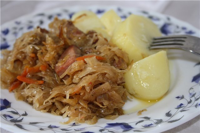 Stewed cabbage