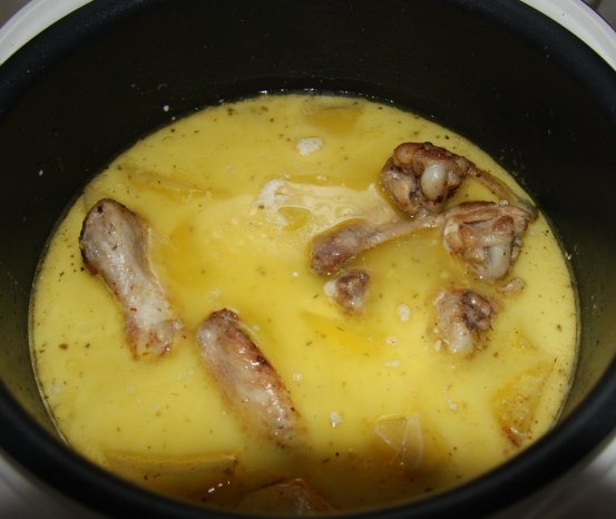 Chicken wings stewed with potatoes in milk (Multicooker)