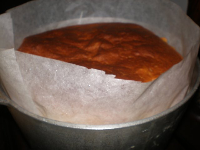 Saffron cake with sour cream