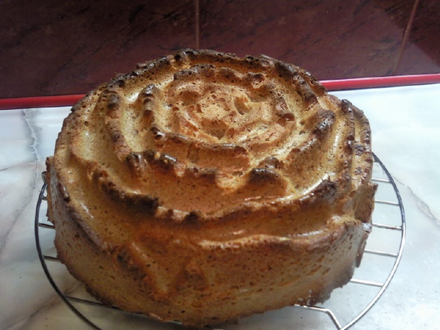 Rye-wheat yeast bread without sourness with garlic in the oven