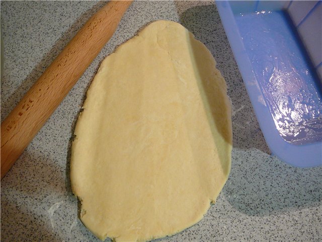 Torta con ripieno di cipolla e formaggio (veloce)