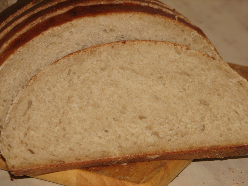 Pan de masa madre en el horno