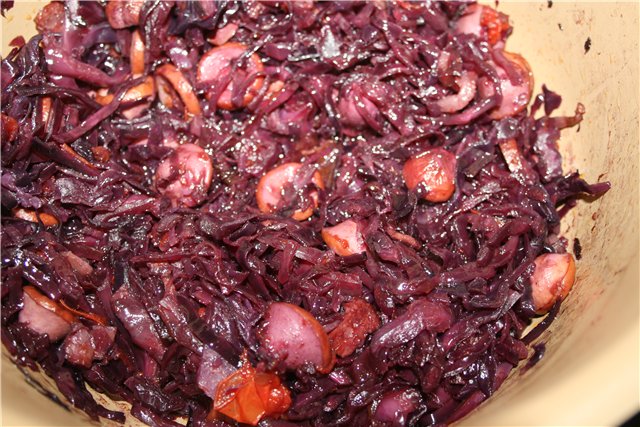 Red cabbage stewed with sausages