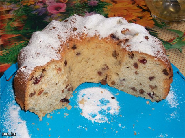 Curd cake with raisins and dried apricots
