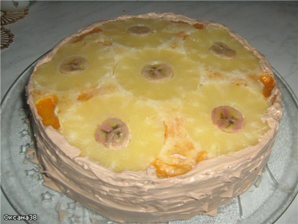 Pineapple-coconut cake with chocolate