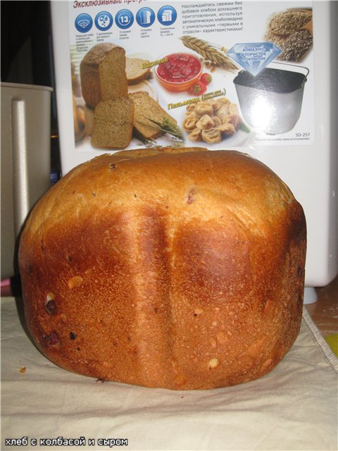 Chleb z serem i kiełbasą 50:50
