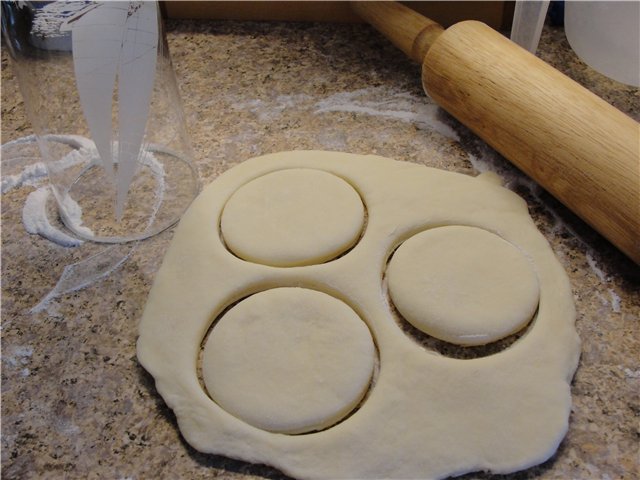 Dough cutting