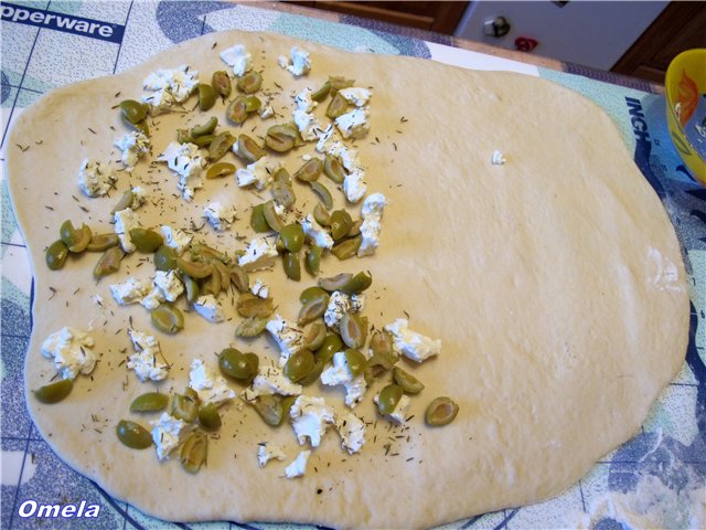 Pan griego con feta y aceitunas (horno)