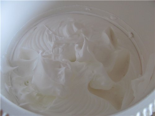 עוגת חלב ציפור על ג'לטין (אורורה מרובת קוקים)